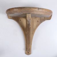 Trois consoles d'applique en noyer mouluré. (photo 2)