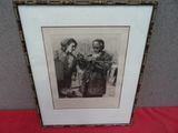 une vieille photo montrant deux hommes jouant d'un instrument devant une nappe rouge
