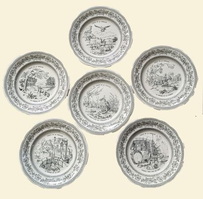 six assiettes ornées de motifs variés sur fond blanc