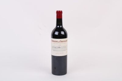 une bouteille de vin posée sur la table