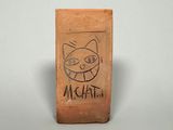 un bloc de bois sur lequel est dessiné un chat
