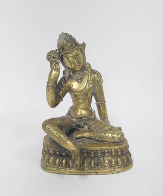 Indra en position de délassement royal dans le goût népalais…