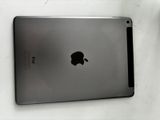 un iPad d'Apple posé sur une table à côté d'une tasse de café