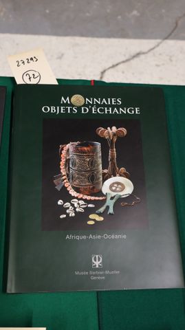 Monnaies objets d’échange Afrique-Asie-Océanie. Genève, Musée Bar...