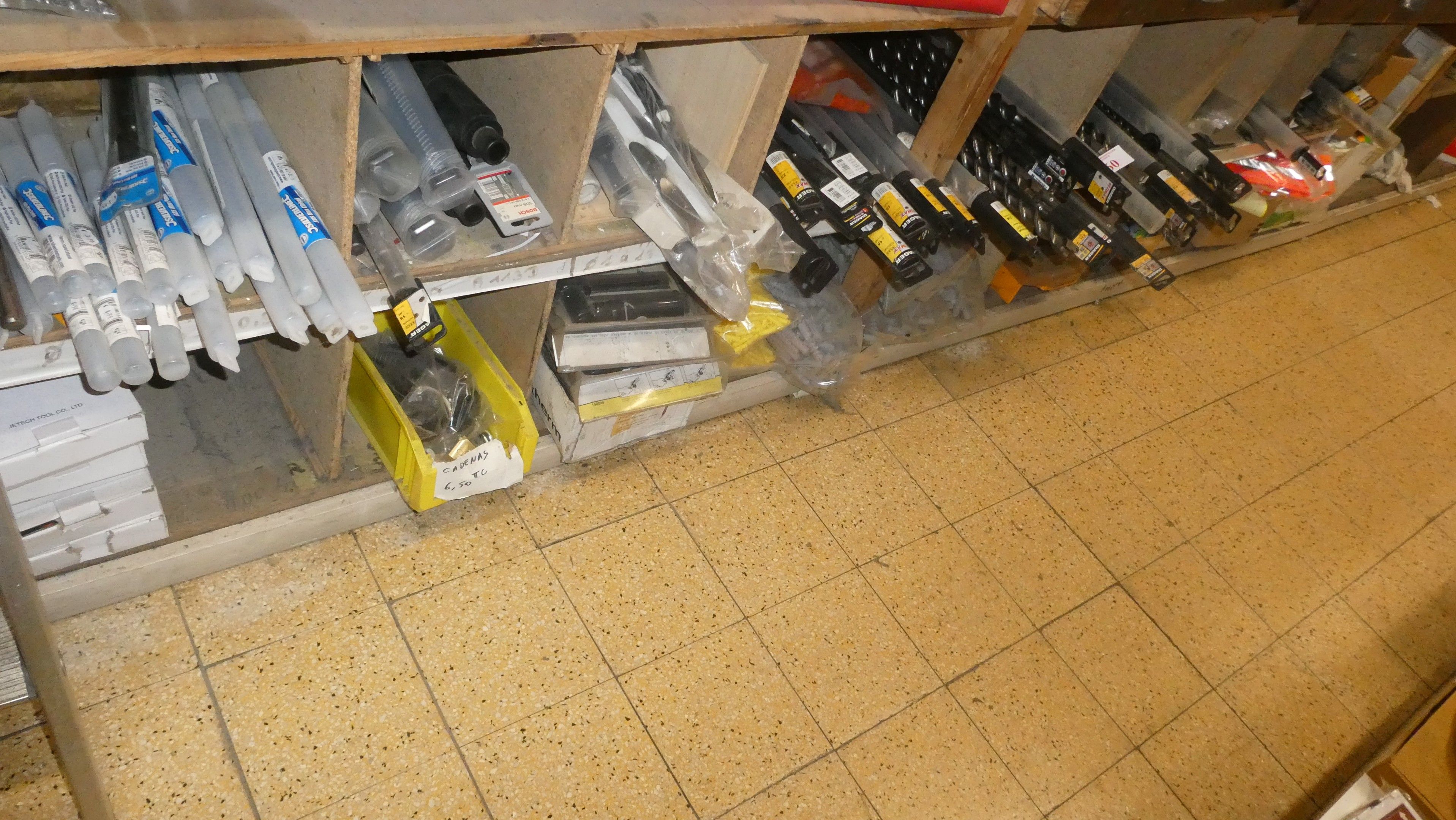 - 1 Important lot de forets et de mèches SD et SDS.