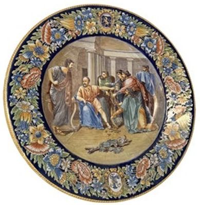 une image représentant une assiette sur laquelle est peinte une scène représentant un groupe de personnes
