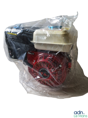un sac en plastique contenant un moteur rouge