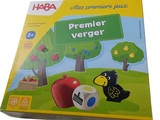 une boîte sur laquelle sont représentés une pomme et un oiseau