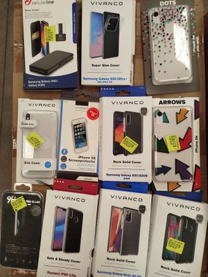 Lot de 220 pièces d'articles multimédia comprenant : - Des c…