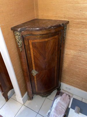 Petite encoignure, dessus de marbre; et une petite table de … - Photo 1