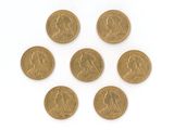 six souverains d'or britanniques sur fond blanc