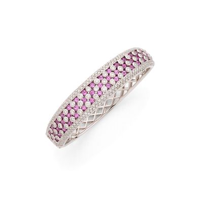 une bague en saphir rose et diamants, signée Van Cleef