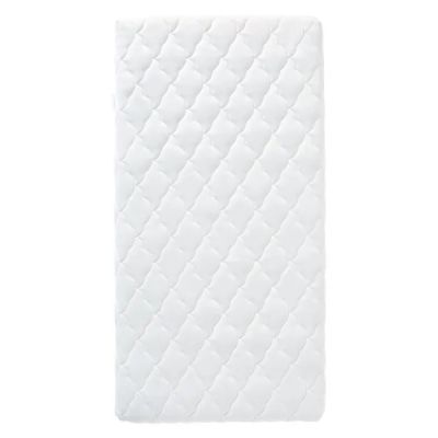 un gros plan d'un matelas blanc sur fond blanc