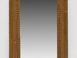 un miroir sur lequel est peinte une image, accroché au mur