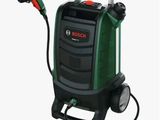 un aspirateur vert et noir muni d'un tuyau