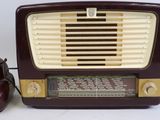 an old fashioned radio and a mouse on the table