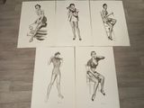 quatre croquis représentant des femmes en maillot de bain assises par terre