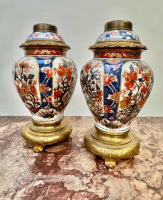 two vases that are sitting on a table