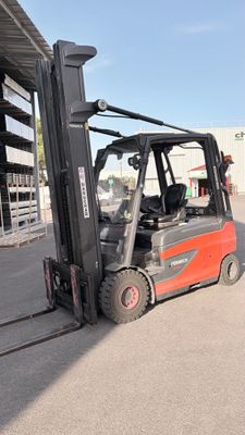 a forklift truck that is parked in front of a building
