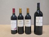 trois bouteilles de vin rouge sont alignées sur une table