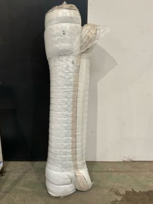 un grand vase blanc dans lequel se trouve un nœud