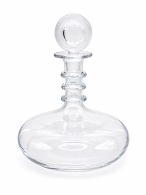 une image représentant une bouteille en verre transparent munie d'un bouchon en verre