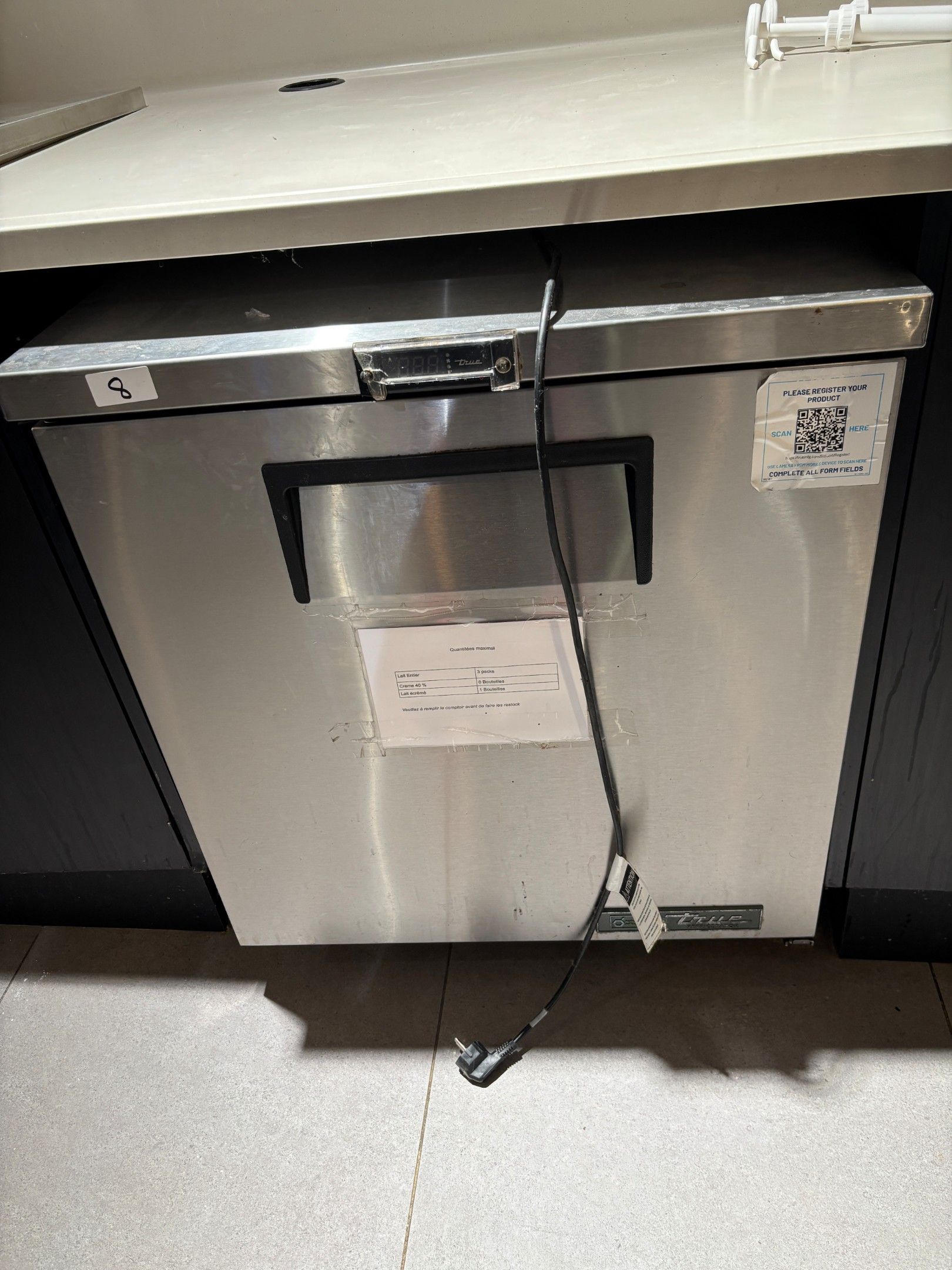 Un caisson réfrigéré TRUE positif inox une porte