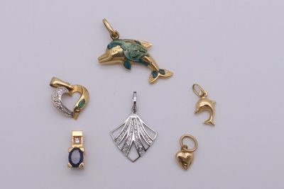 Lot de petits bijoux en or jaune certains ornés. - Photo 1