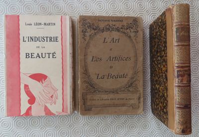 63.	[Mode-Beauté féminine]. DEBAY (A.) Hygiène vestimentaire…