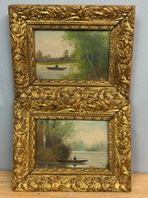 deux tableaux encadrés représentant des bateaux sur une rivière, avec des arbres en arrière-plan