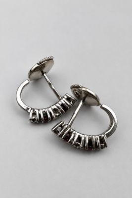 Paire de boucles d'oreilles or gris rubis et diamants 2,5 g …