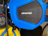 a blue and black blower sitting on top of a yellow bag