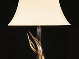 l'image d'une lampe posée sur une table