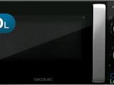 Le four à micro-ondes est noir et comporte un autocollant bleu.