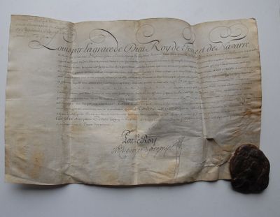 un gros plan d'un morceau de papier sur lequel on a écrit