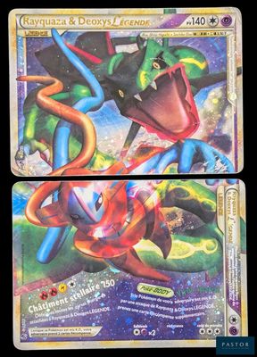 deux cartes Pokémon aux couleurs et aux motifs différents