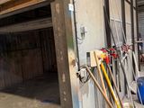 tout un tas d'outils qui traînent par terre dans le garage