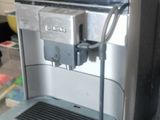 a coffee machine sitting on a table in a kitchen