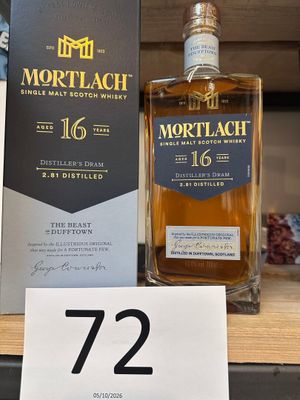La bouteille de whisky écossais single malt Mortlach est exposée dans un magasin.