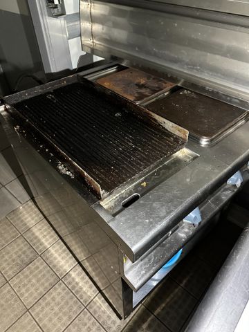 Plancha et coup de feu Whirlpool de 1996 sur inox. L : 80, P : 90