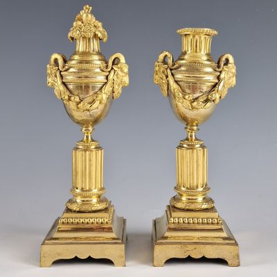 PAIRE DE BOUGEOIRS CASSOLETTES de Style Louis XVI - Epoque R…