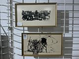 deux tableaux accrochés au mur l'un à côté de l'autre