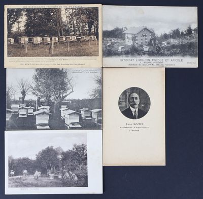 plusieurs vieilles photos en noir et blanc représentant un homme et une femme devant une maison