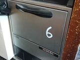 un lave-vaisselle sur lequel figure le chiffre 6