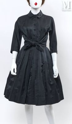 Robe vintage en satin noir des années 1950, ornée d'un nœud