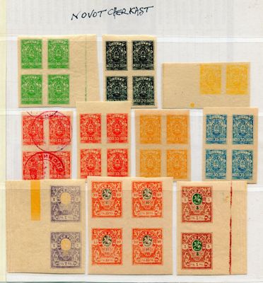 de nombreux types de timbres différents sur une feuille de papier