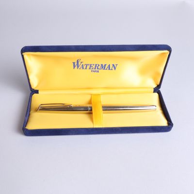 a pen in a box with a pen in it