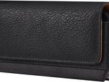un étui en cuir noir pour téléphone portable sur fond blanc