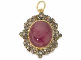 un pendentif en rubis et diamants, signé Van Cleef
