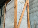 a picture of a large piece of glass in a warehouse